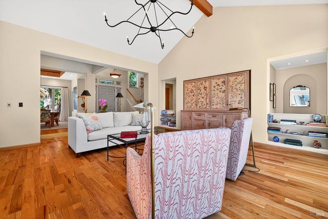 8373 Singing Hills Trl, Santa Rosa, CA 95404