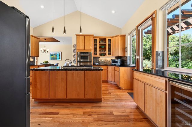 8373 Singing Hills Trl, Santa Rosa, CA 95404