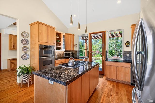 8373 Singing Hills Trl, Santa Rosa, CA 95404