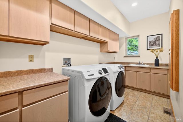 8373 Singing Hills Trl, Santa Rosa, CA 95404