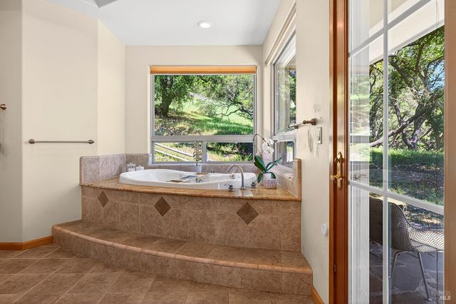 8373 Singing Hills Trl, Santa Rosa, CA 95404