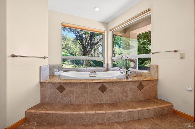 8373 Singing Hills Trl, Santa Rosa, CA 95404