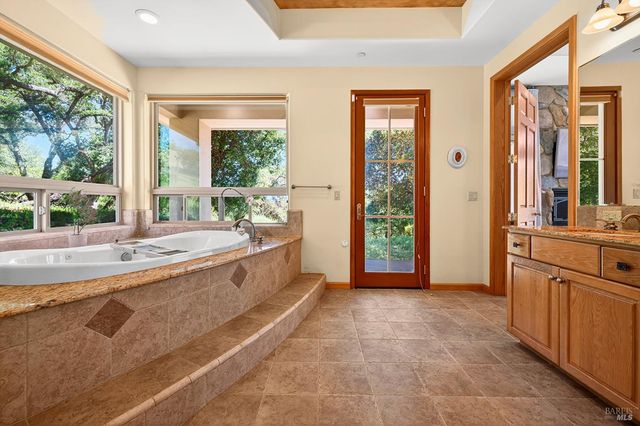 8373 Singing Hills Trl, Santa Rosa, CA 95404