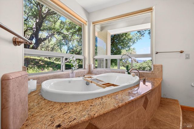 8373 Singing Hills Trl, Santa Rosa, CA 95404