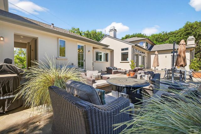 8373 Singing Hills Trl, Santa Rosa, CA 95404