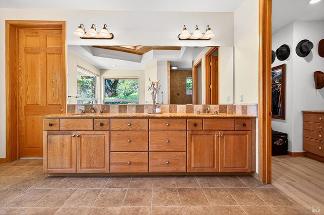 8373 Singing Hills Trl, Santa Rosa, CA 95404