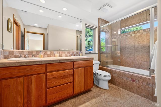 8373 Singing Hills Trl, Santa Rosa, CA 95404