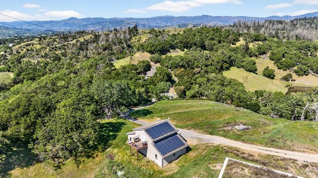 8373 Singing Hills Trl, Santa Rosa, CA 95404
