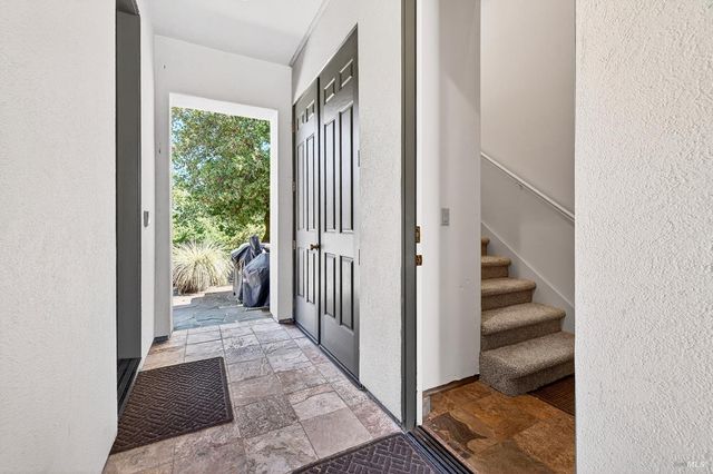 8373 Singing Hills Trl, Santa Rosa, CA 95404