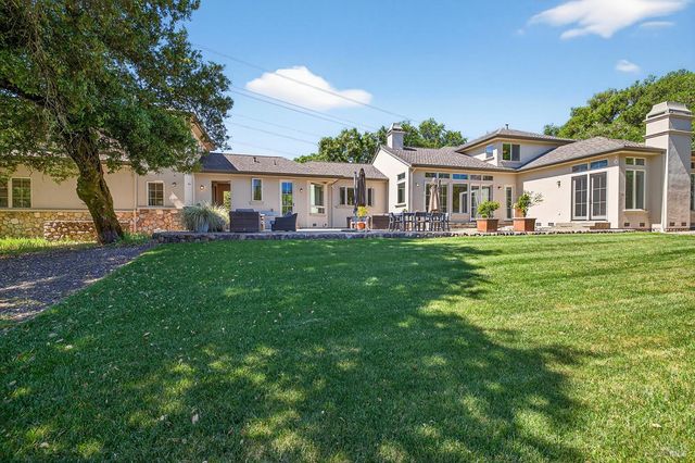 8373 Singing Hills Trl, Santa Rosa, CA 95404