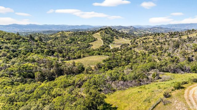 8373 Singing Hills Trl, Santa Rosa, CA 95404
