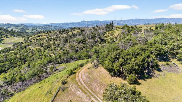 8373 Singing Hills Trl, Santa Rosa, CA 95404