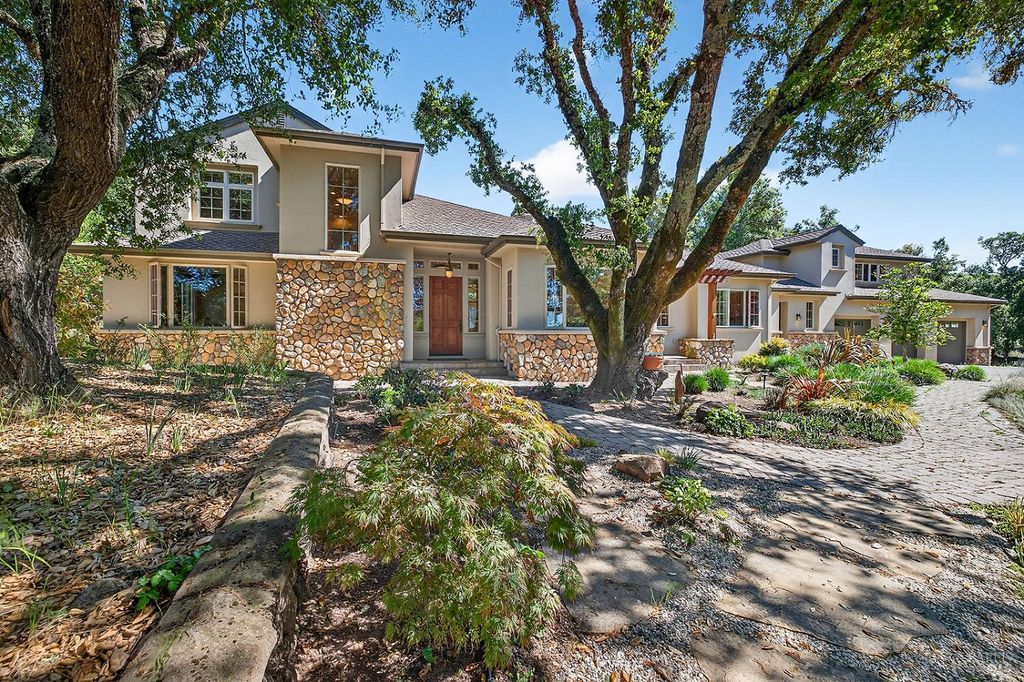 8373 Singing Hills Trl, Santa Rosa, CA 95404