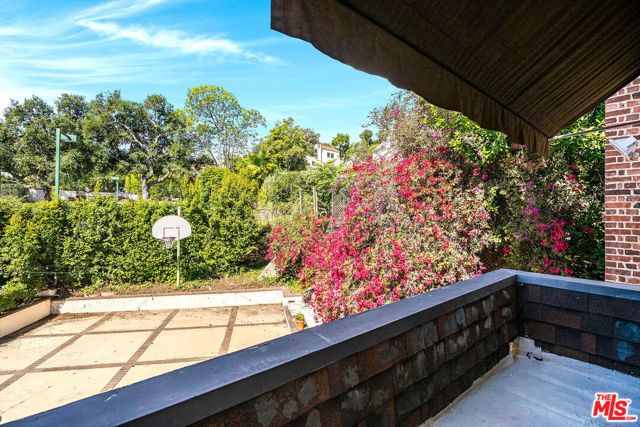 2441 Glendower Avenue, Los Angeles, CA 90027