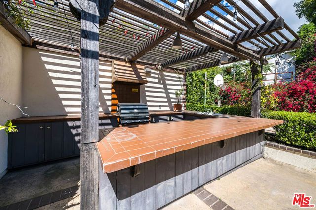 2441 Glendower Avenue, Los Angeles, CA 90027