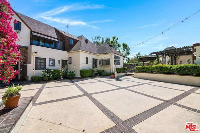 2441 Glendower Avenue, Los Angeles, CA 90027