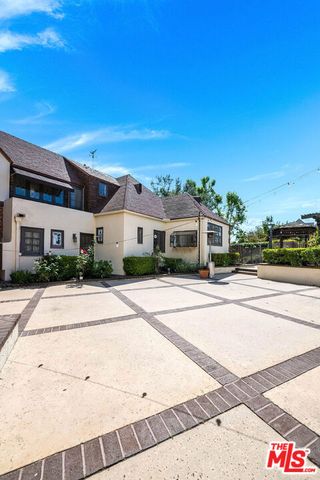 2441 Glendower Avenue, Los Angeles, CA 90027