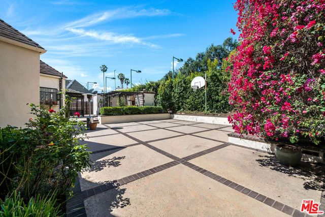 2441 Glendower Avenue, Los Angeles, CA 90027