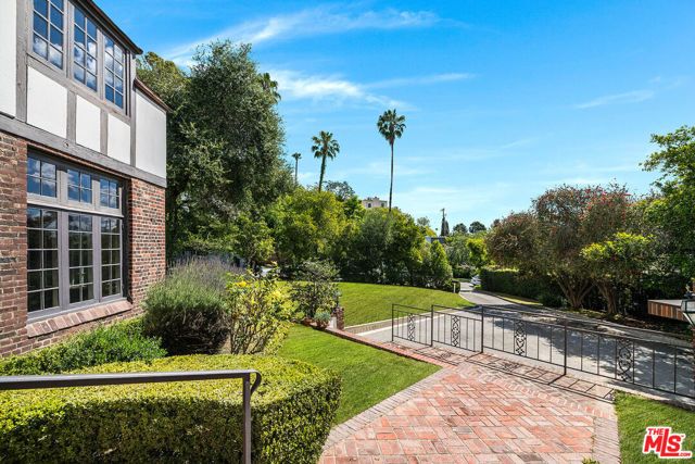 2441 Glendower Avenue, Los Angeles, CA 90027