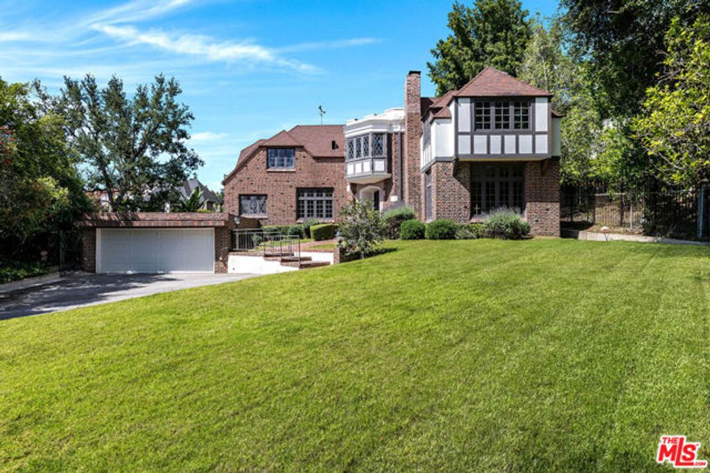 2441 Glendower Avenue, Los Angeles, CA 90027