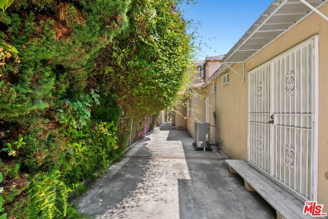 2151 Glendon Avenue, Los Angeles, CA 90025