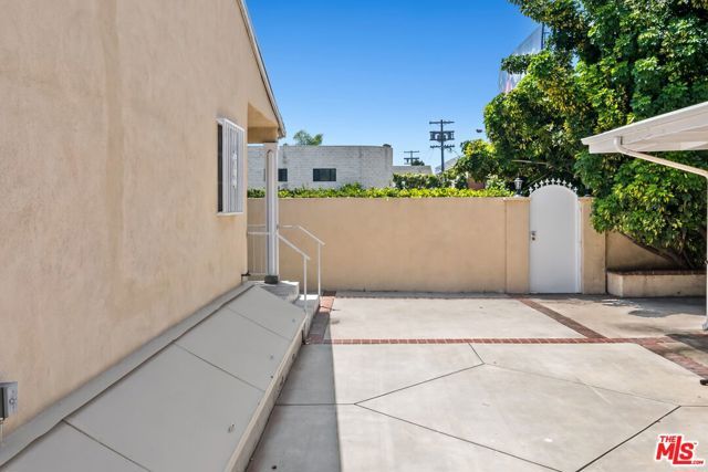 2151 Glendon Avenue, Los Angeles, CA 90025