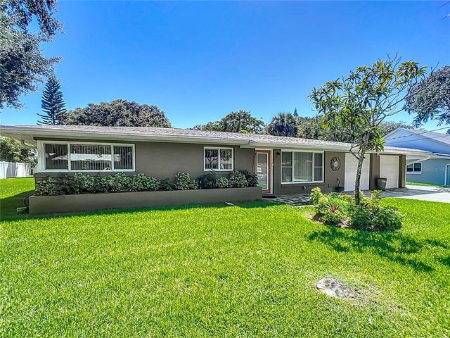 813 E 13TH AVENUE, New Smyrna Beach, FL 32169