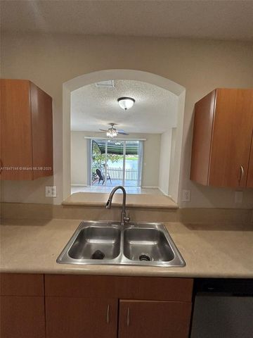 954 NE 42nd Ter, Homestead, FL 33033