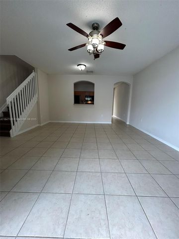 954 NE 42nd Ter, Homestead, FL 33033