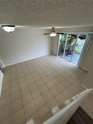 954 NE 42nd Ter, Homestead, FL 33033