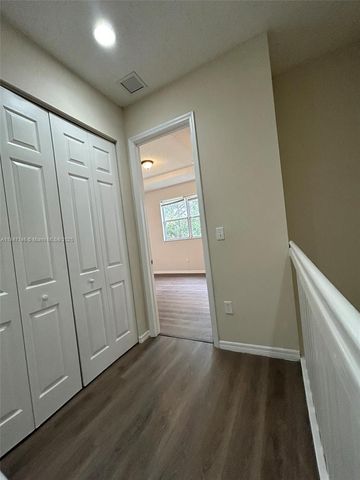 954 NE 42nd Ter, Homestead, FL 33033