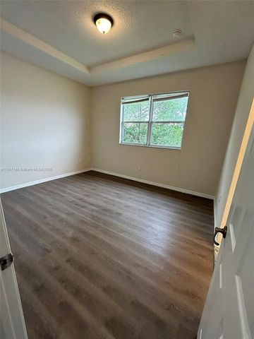 954 NE 42nd Ter, Homestead, FL 33033