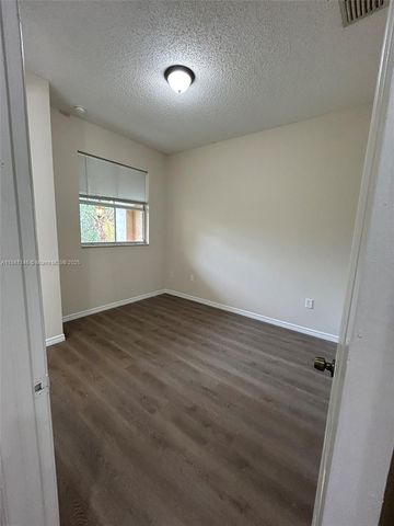 954 NE 42nd Ter, Homestead, FL 33033