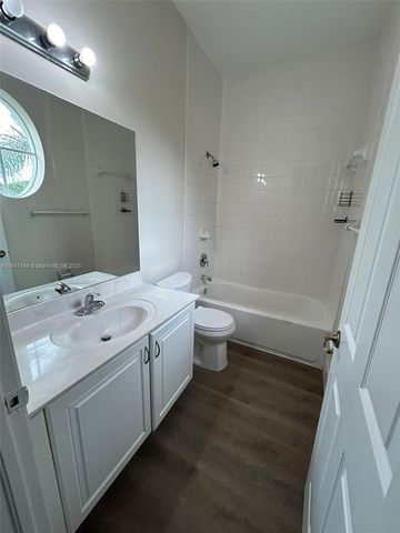 954 NE 42nd Ter, Homestead, FL 33033