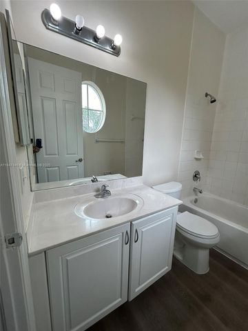 954 NE 42nd Ter, Homestead, FL 33033