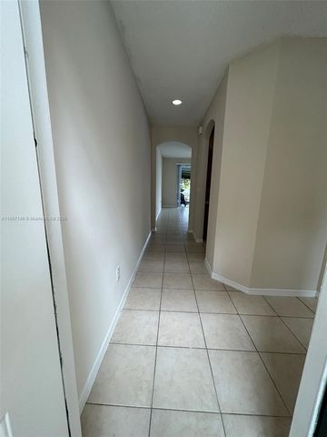 954 NE 42nd Ter, Homestead, FL 33033