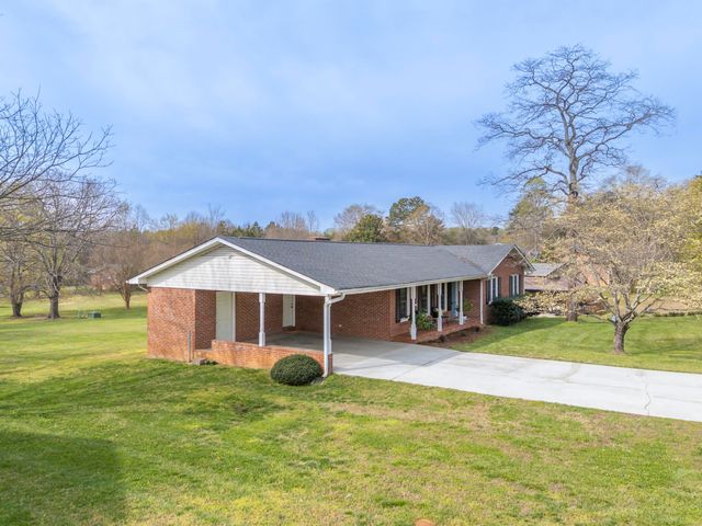 820 E Brookwood Drive, Landrum, SC 29356