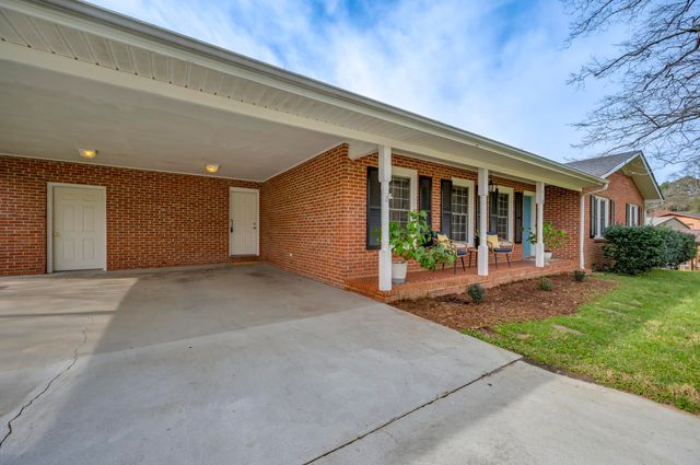 820 E Brookwood Drive, Landrum, SC 29356