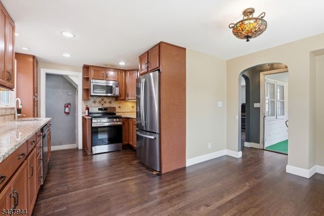 641 Greenbrook Rd, North Plainfield Boro, NJ 07063