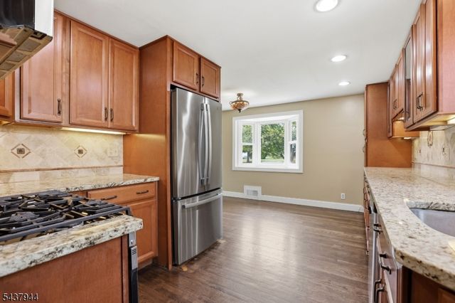641 Greenbrook Rd, North Plainfield Boro, NJ 07063