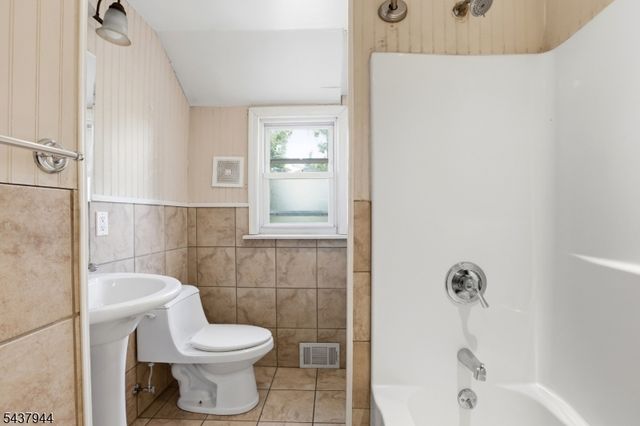 641 Greenbrook Rd, North Plainfield Boro, NJ 07063