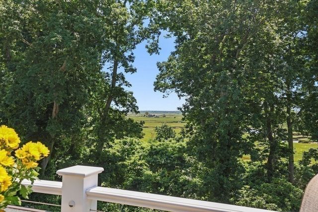 20 Burg Ave, Sandwich, MA 02563
