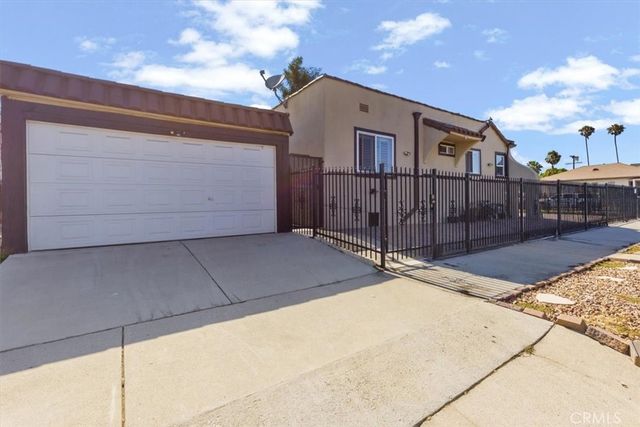 1600 W 80th Street, Los Angeles, CA 90047