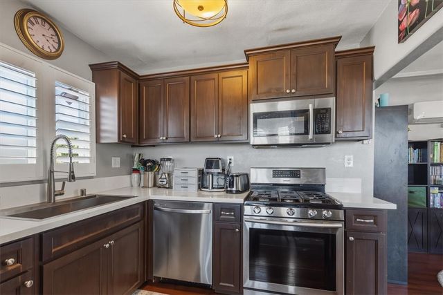 1600 W 80th Street, Los Angeles, CA 90047