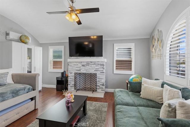 1600 W 80th Street, Los Angeles, CA 90047