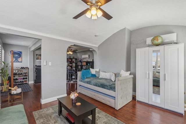 1600 W 80th Street, Los Angeles, CA 90047