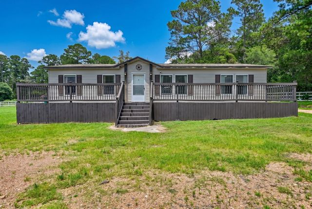 1182 Oak Crest Drive, New Ulm, TX 78950
