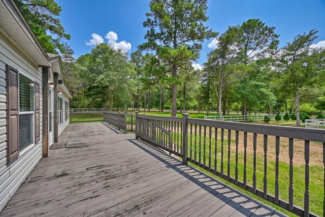 1182 Oak Crest Drive, New Ulm, TX 78950