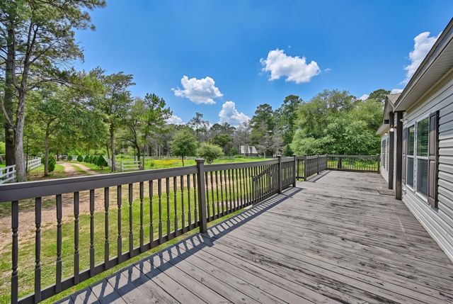 1182 Oak Crest Drive, New Ulm, TX 78950