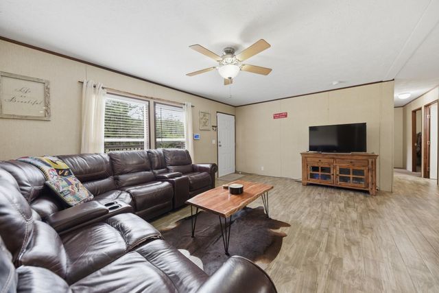 1182 Oak Crest Drive, New Ulm, TX 78950